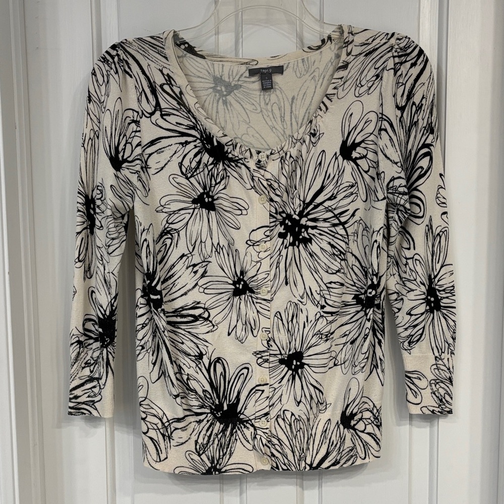Black on White Modern Floral Print Button Up Cotton Cardigan 3/4 Sleeves SzS